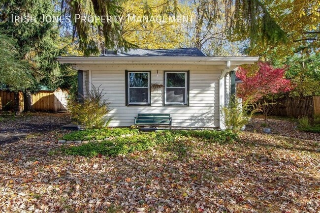 Primary Photo - 5875 Lakeview Terrace