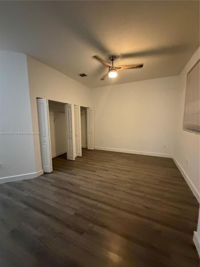 Building Photo - 932 SW 10th St