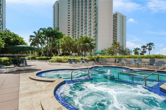 Building Photo - 1717 N Bayshore Dr