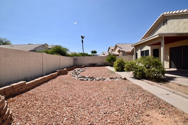 Building Photo - Excellent 4 bed 2 bath Ahwatukee Home!