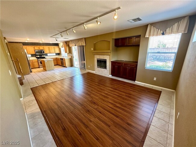 Building Photo - 2705 Sweet Willow Ln