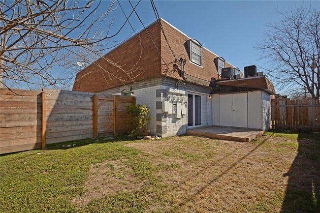Building Photo - 1825 Wooten Park Dr