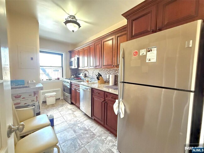 Building Photo - 3091 Edwin Ave