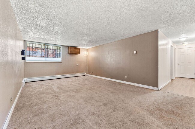 Building Photo - Condo in Historic Governor's Park!