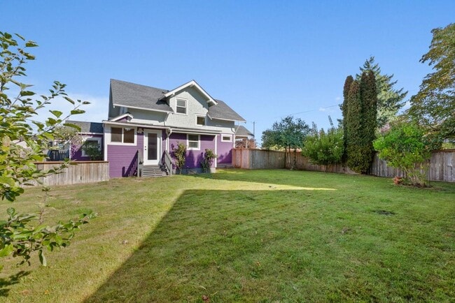 Building Photo - Spacious 3-Bed Tacoma Home w/ Office, A/C,...