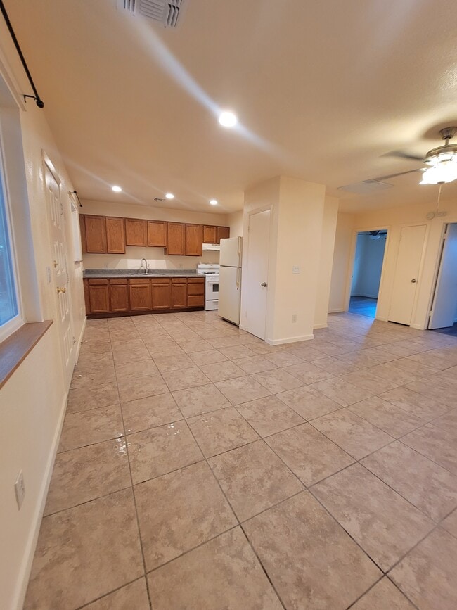 Building Photo - 2024 N 2nd St