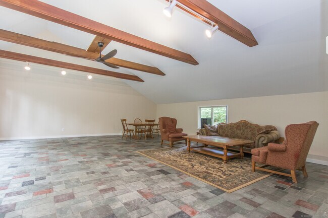 Building Photo - 211 New Canaan Rd