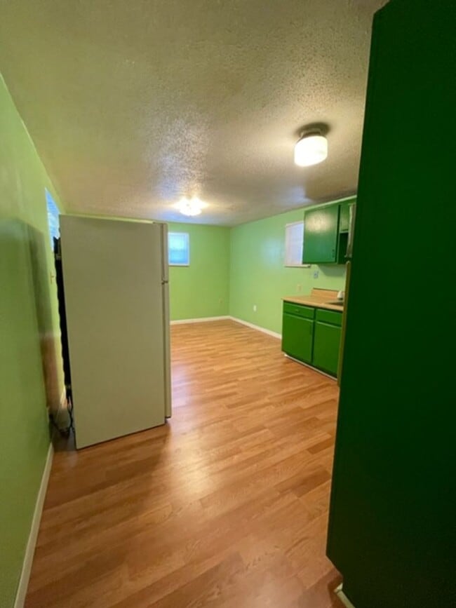 Building Photo - 1 Bedroom 1 bath apartment in Maryville Credit and Background Check required. Call Debra Johnson ...