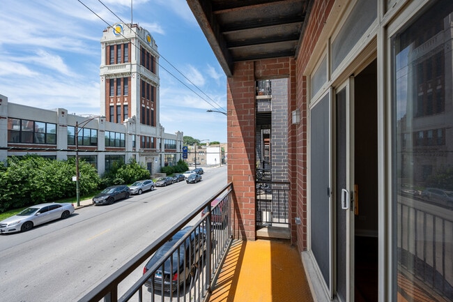 Building Photo - 2841 N Pulaski Rd