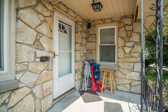 Building Photo - Updated 3 Bedroom Benson Home