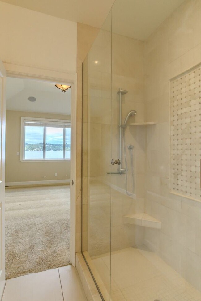 Building Photo - 4Bd/4Ba Seattle Home