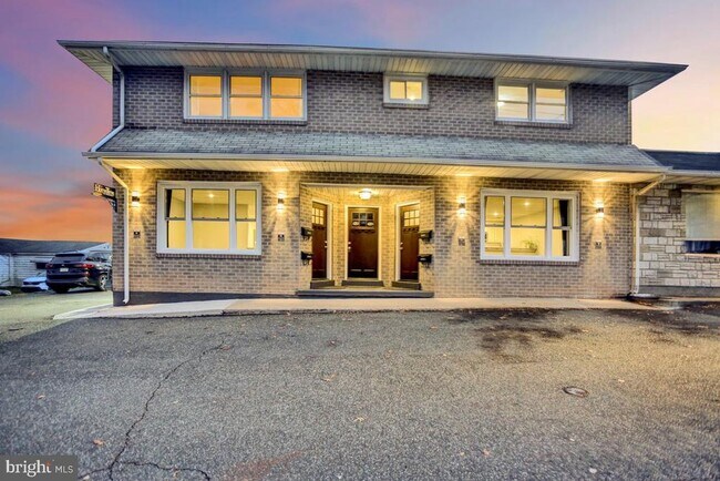 Building Photo - 933 N Hanover St