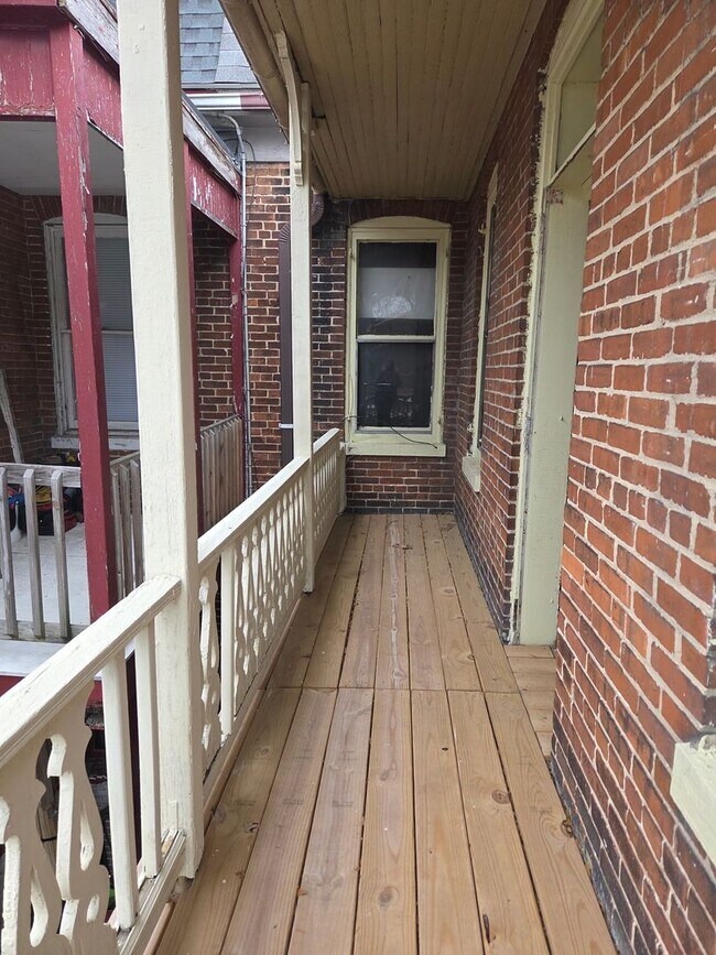 Building Photo - 28 S Hartley St