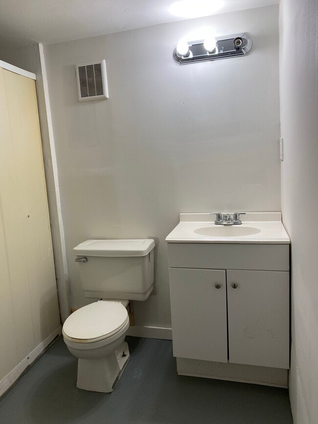 Building Photo - 226 Henquin Dr