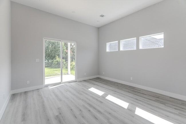 Building Photo - 624 Edgewood Dr