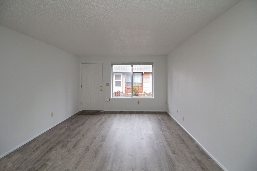 Building Photo - 2639-2639 SE 119th Ave