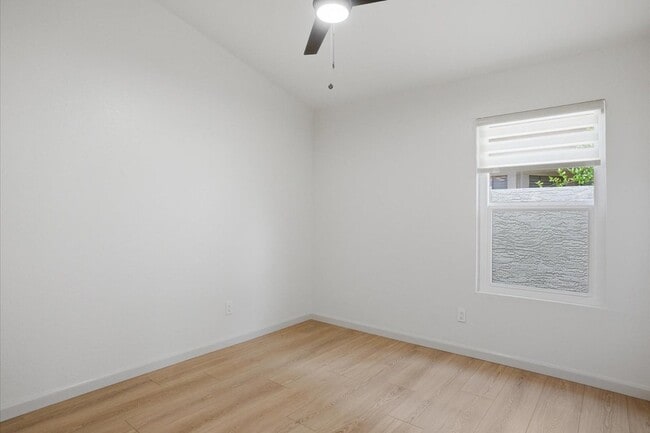Building Photo - 5958 E Kelton Ln