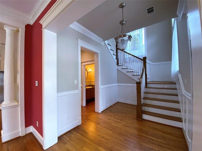 Building Photo - 801 Sawyer St
