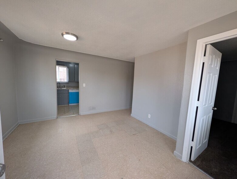 Building Photo - 1310 N Moline St