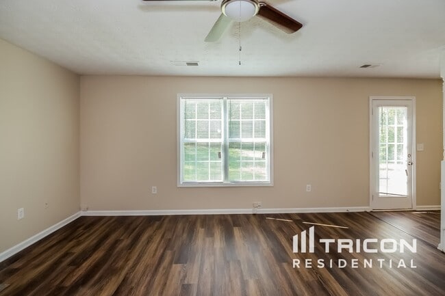 Building Photo - 195 Shadowbrook Dr