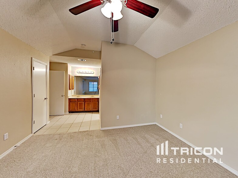 Building Photo - 520 Angelina Dr