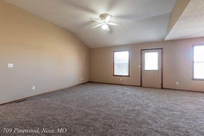 Building Photo - Great 3 BR 2 BA home close to Matthews Elementary and Nixa High School