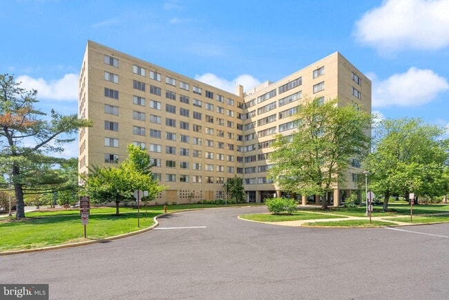 Building Photo - 6621 Wakefield Dr