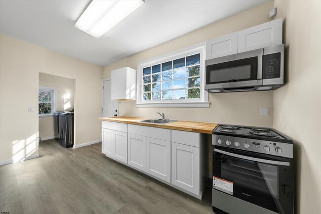 Building Photo - 616 W Ocean Heights Ave