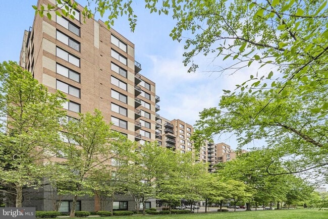 Building Photo - 2451 Midtown Ave