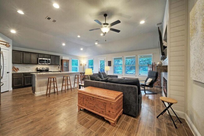Building Photo - 21707 Crystal Way
