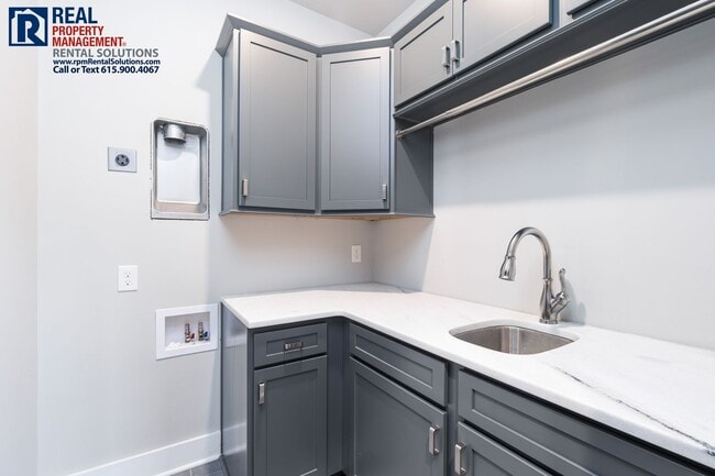 Building Photo - 3527 Pershing Dr
