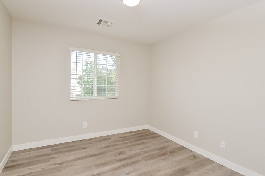 Building Photo - 10215 Cougar Crossing St