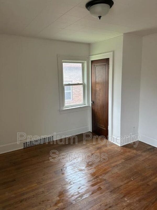 Building Photo - 2219 11th St