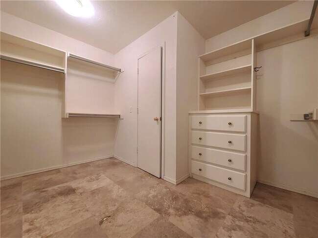 Building Photo - 5604 NW 106th St