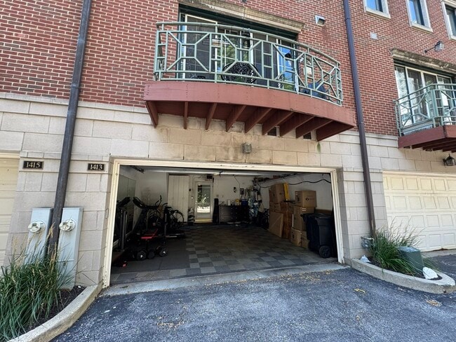 Building Photo - 1413 S Prairie Ave