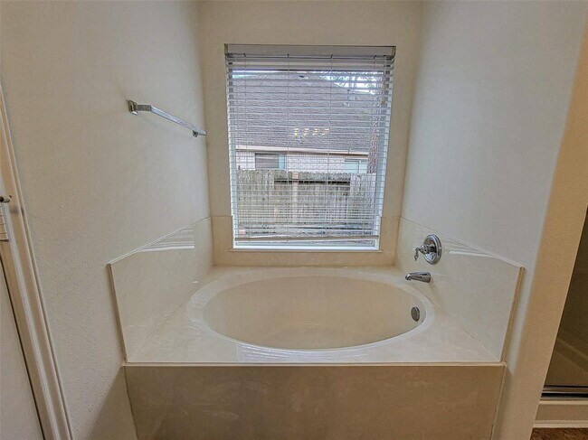 Building Photo - 226 Fairwind Trail Dr