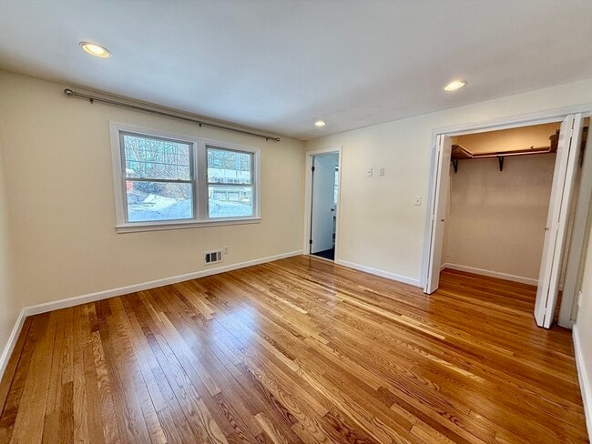 Building Photo - 27 Ledgewood Rd