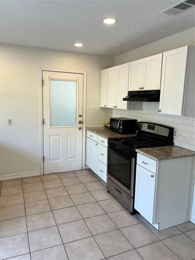 Building Photo - 8311 Hathaway Dr