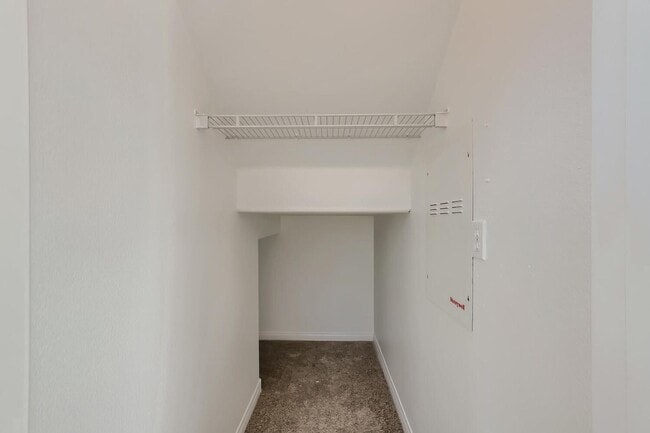 Building Photo - 2 Story with Vaulted Ceiling and All Kitchen Appliances