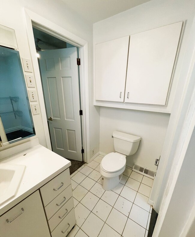 Building Photo - $1975 FOR RENT - SINGLE UPDATED FAMILY HOU...