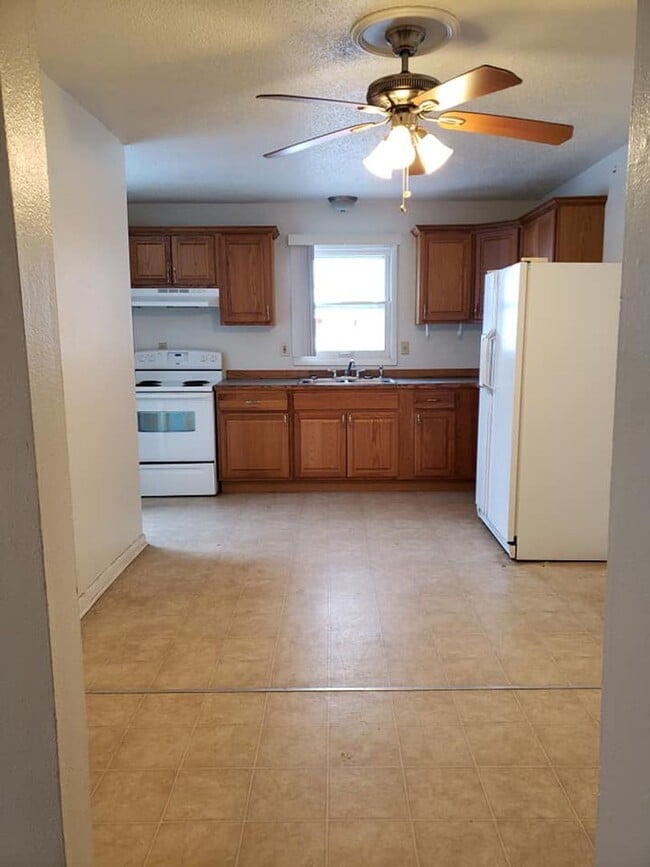 Building Photo - Anderson1724