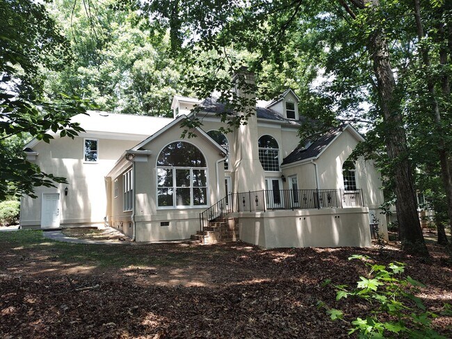 Building Photo - Stunning home located in the Popular Piper Glenn Community!