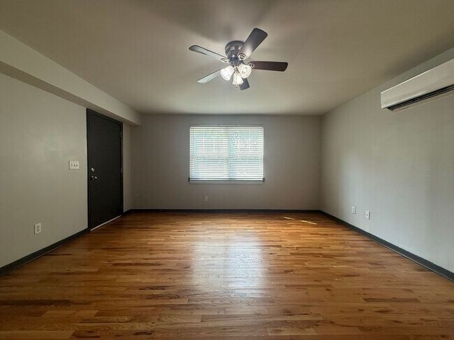 Building Photo - Remodeled Studio in Woodbine - $99 Deposit Special!