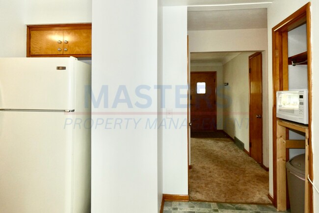 Building Photo - Spacious 3 Bedroom + Office Home in Maumee with New Appliances & Finished Basement
