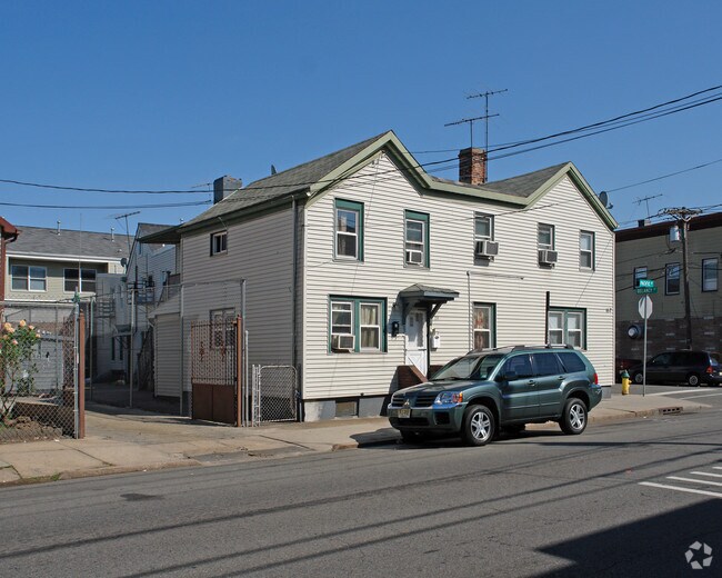 Building Photo - 150 Pacific St