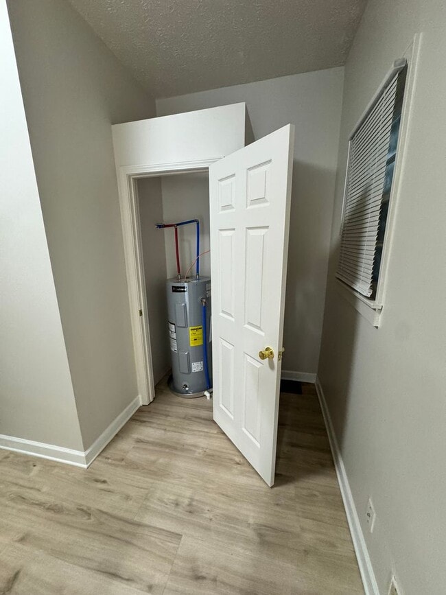 Building Photo - 2725 S 4th St