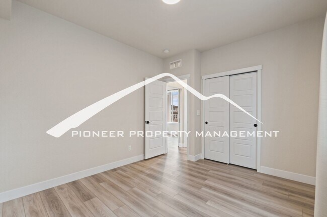 Building Photo - Breathtaking Pikes Peak Views in Desirable Wolf Ranch - 4 bedroom, 3 Full Bath, Office and Loft, ...