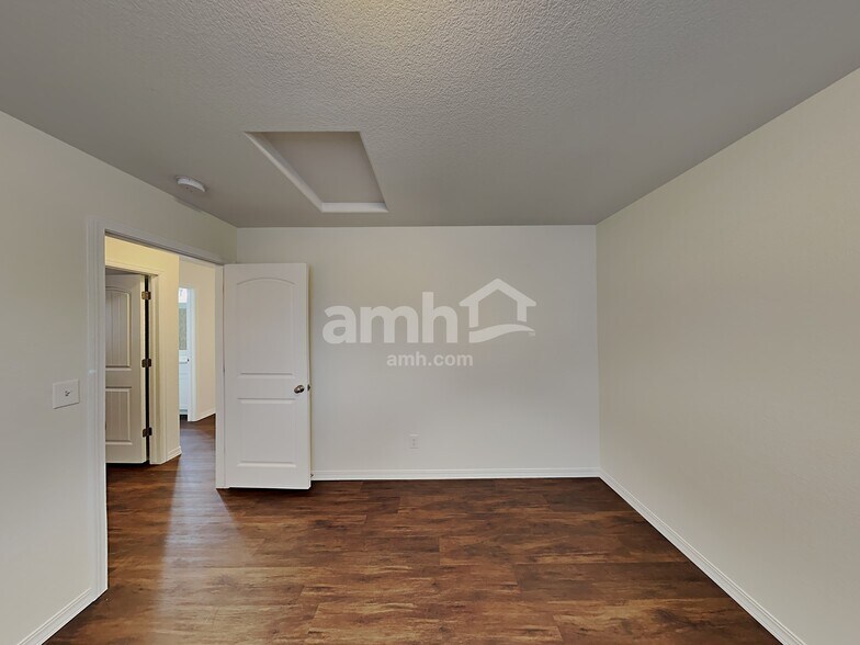 Building Photo - 11342 Avena Rd