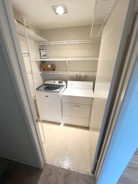 In unit laundry - 815 Sea Spray Ln