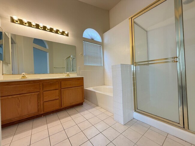 Building Photo - 9841 Double Rock Dr